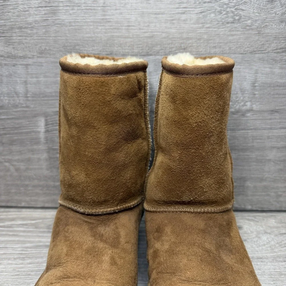 UGG Classic Short Boots Women Size 7 Chestnut Suede Sheepskin Lined 5825